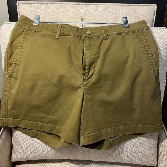 Banana Republic size 10 military desert green shorts - Picture 1 of 12